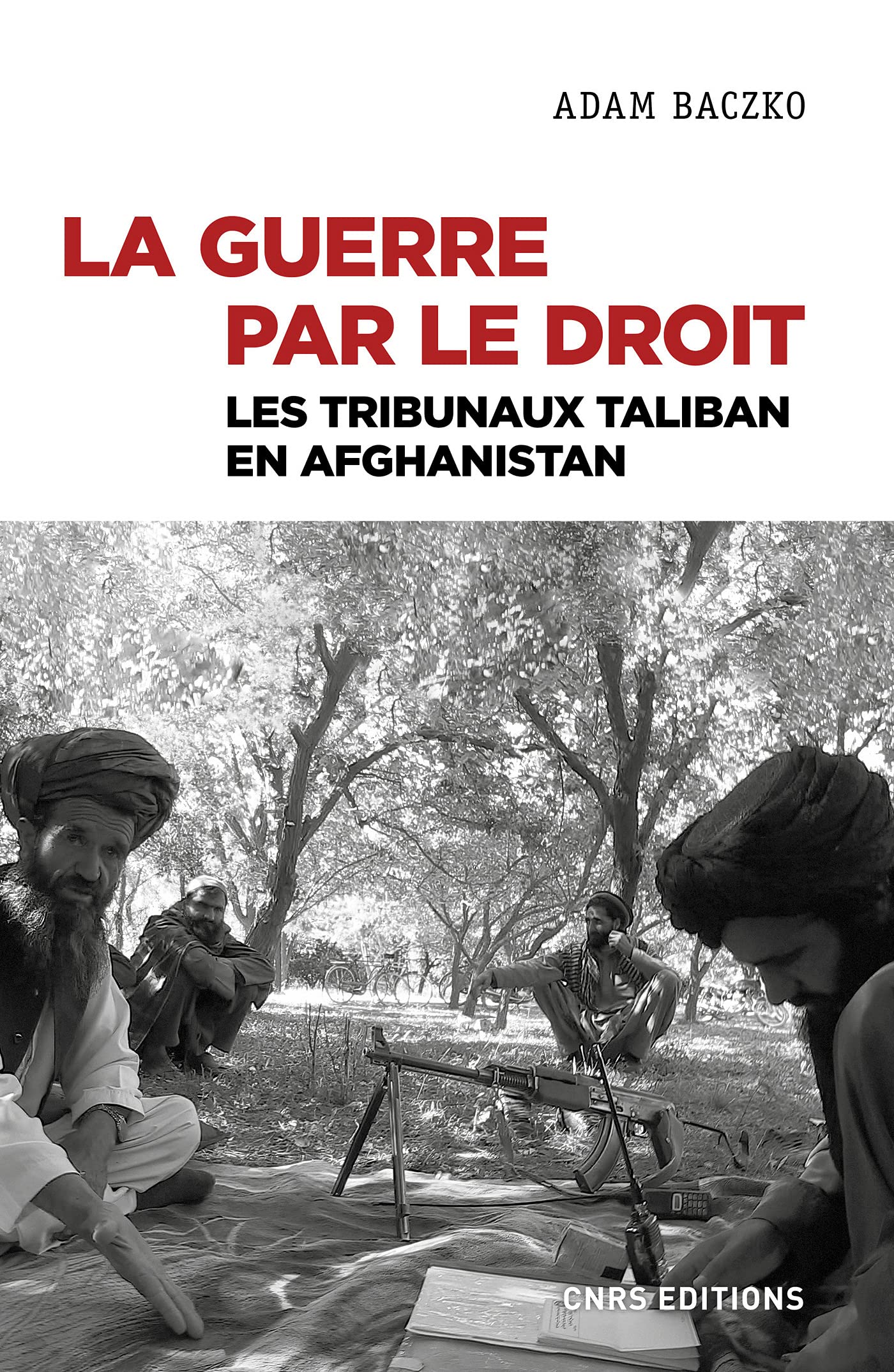 La guerre par le droit book cover