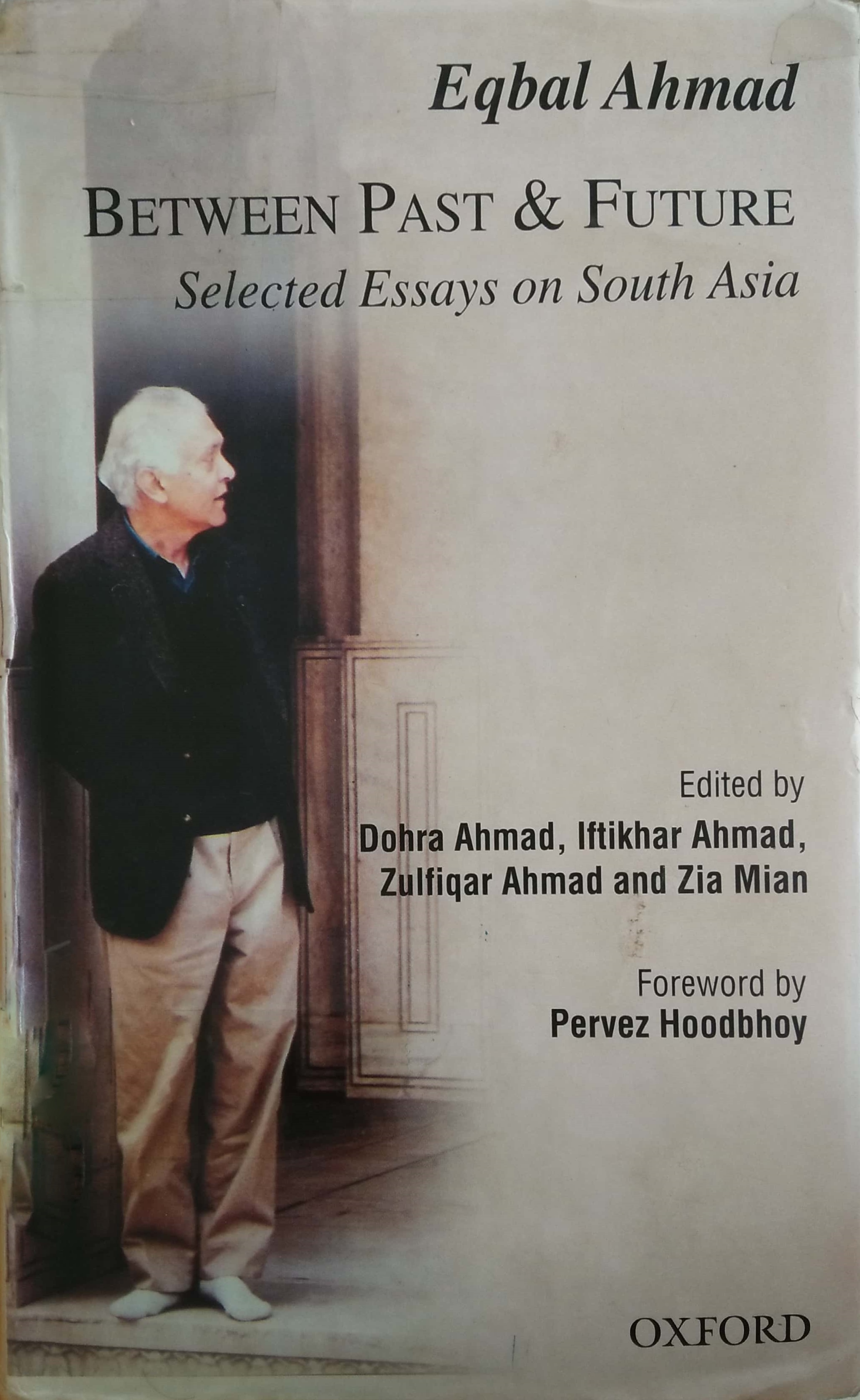 Between Past and Future book cover
