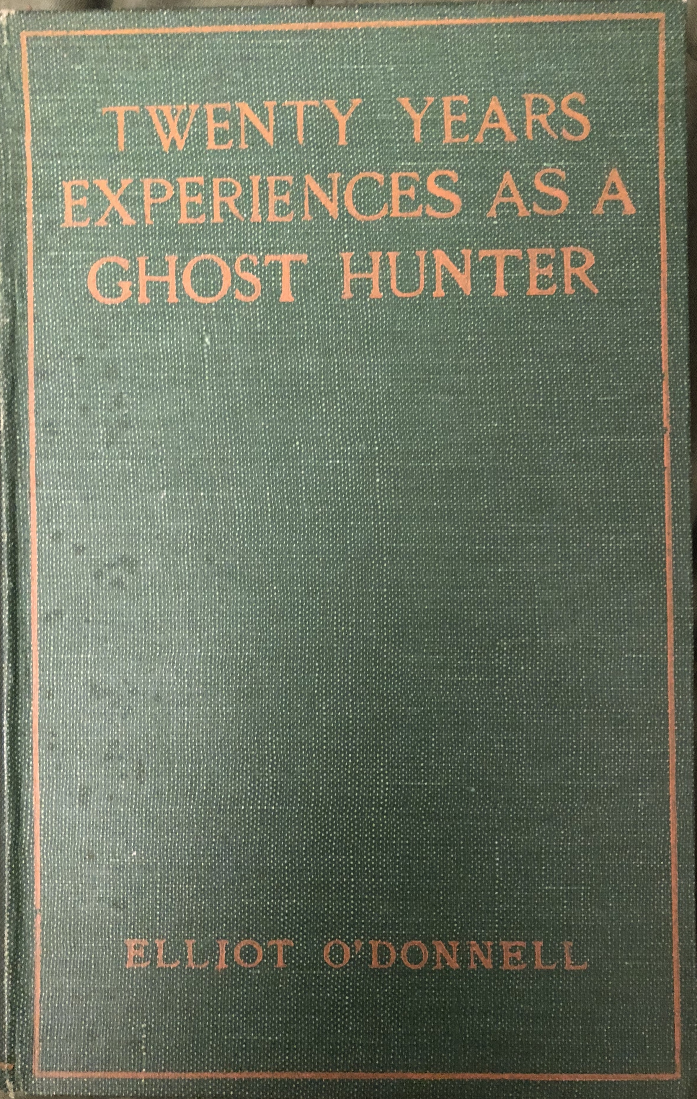 عشرون عاماً من خبرة صائد أشباح book cover