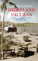 Nederland valt aan book cover